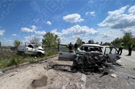 Πολύνεκρο δυστύχημα στον Έβρο μετά από μετωπική (φωτο)